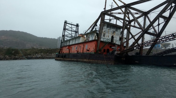 draga no porto de imbituba
