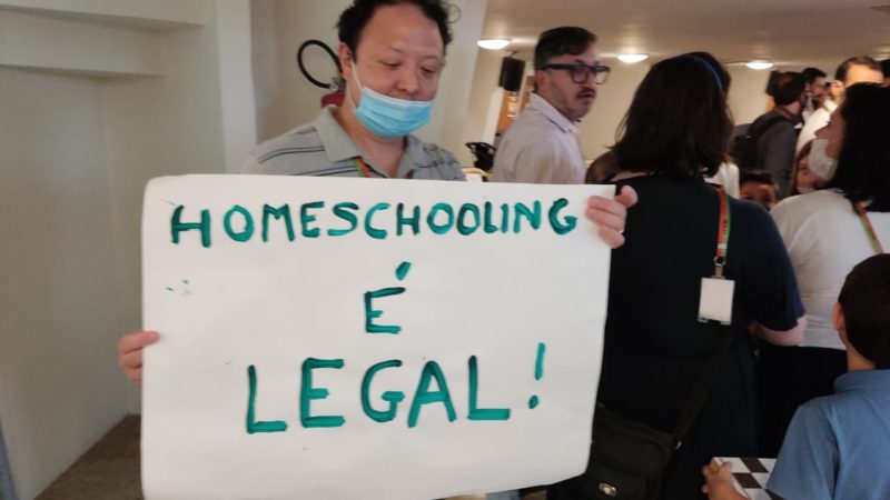 Pais favor&aacute;veis ao ensino domiciliar em Santa Catarina na vota&ccedil;&atilde;o do projeto na Alesc – Foto: Paulo Rolemberg/ND