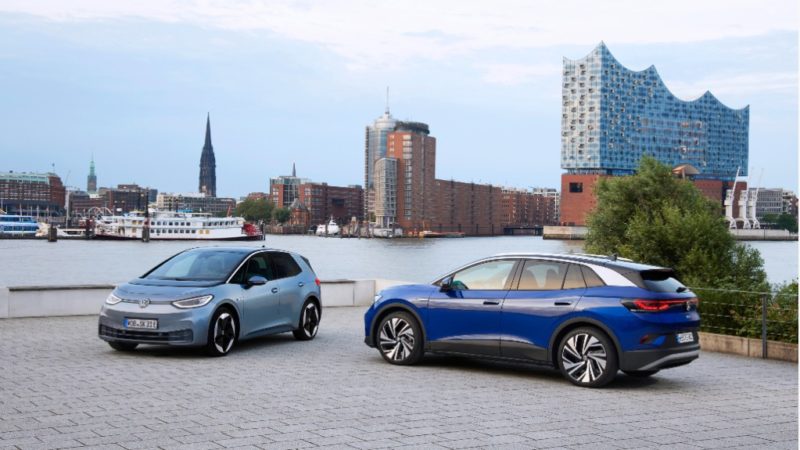 O ID.3 e o ID.4 foram pensados e produzidos com personalidade pr&oacute;pria. – Foto: Volkswagen/Divulga&ccedil;&atilde;o