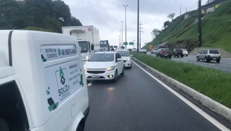 Um engavetamento com quatro ve&iacute;culos ocorreu na Via Expressa nesta quarta-feira (13) – Foto: GMF/Divulga&ccedil;&atilde;o/ND