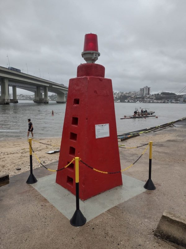 Farolete no Parque N&aacute;utico Walter Lang, no aterro da Ba&iacute;a Sul – Foto: Divulga&ccedil;&atilde;o/Marinha/ND