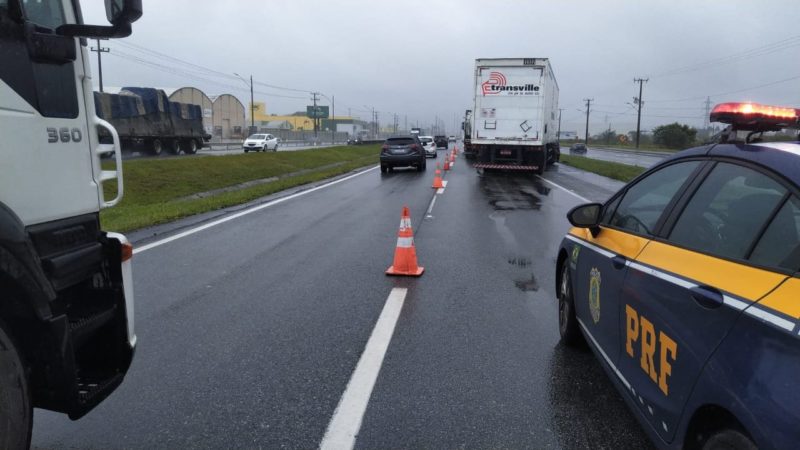 PRF registra acidente com duas carretas na BR-101, KM 218 – Foto: PRFSC/Divulga&ccedil;&atilde;o/ND