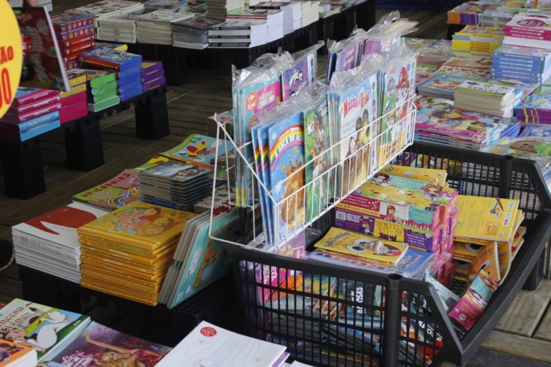 Os livros infantis tem sido os mais procurados nas últimas edições da Feira do Livro em Criciúma – Foto: Divulgação