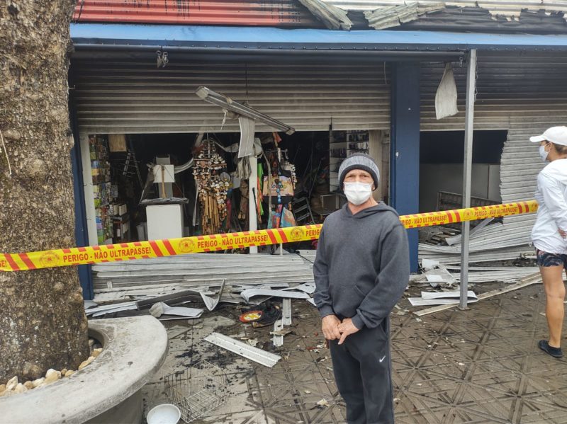 Marinaldo Leite Moura trabalha com a irmã na loja Vitória, da qual ela é proprietaria há cerca de 18 anos – Foto: Felipe Bottameddi/ND