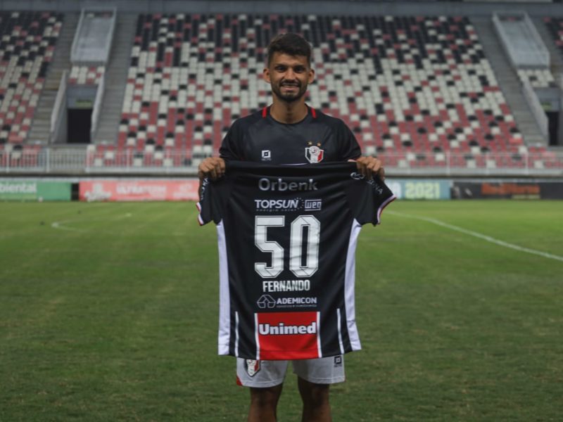 Depois de completar 50 jogos com a camisa tricolor, Fernando se despediu do elenco e comunicou sa&iacute;da do clube – Foto: Vitor Forcellini/JEC/Divulga&ccedil;&atilde;o