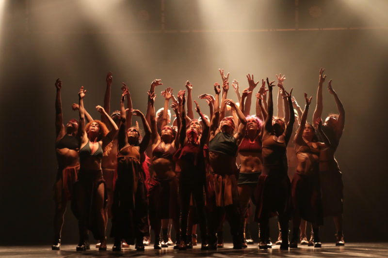 Corpo de Dança do Amazonas se apresentou na Noite de Abertura do festival – Foto: Maykon Lammerhirt
