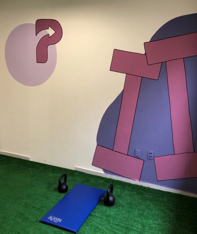 Pinturas remetem &agrave; import&acirc;ncia de exerc&iacute;cios com peso- Foto: Divulga&ccedil;&atilde;o Casas do Pintor
