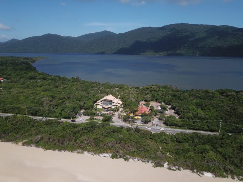 Regras para ofertas de produtos por ambulantes em praias tamb&eacute;m s&atilde;o discutidas no munic&iacute;pio – Foto: Leonardo Sousa/ Divulga&ccedil;&atilde;o/PMF