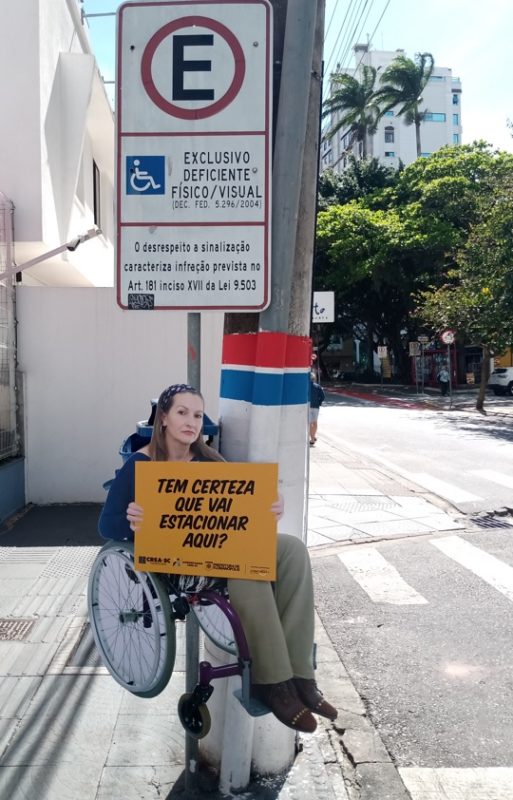 Placa na rua Bocai&uacute;va, Centro de Florian&oacute;polis – Foto: Fabio Gadotti/ND