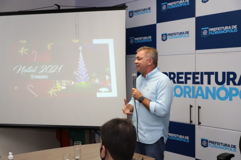 Gean Loureiro durante cerim&ocirc;nia em seu gabinete, onde foram anunciadas as apresenta&ccedil;&otilde;es de natal que ocorrer&atilde;o em Florian&oacute;polis neste ano – Foto: PMF/Divulga&ccedil;&atilde;o/ND