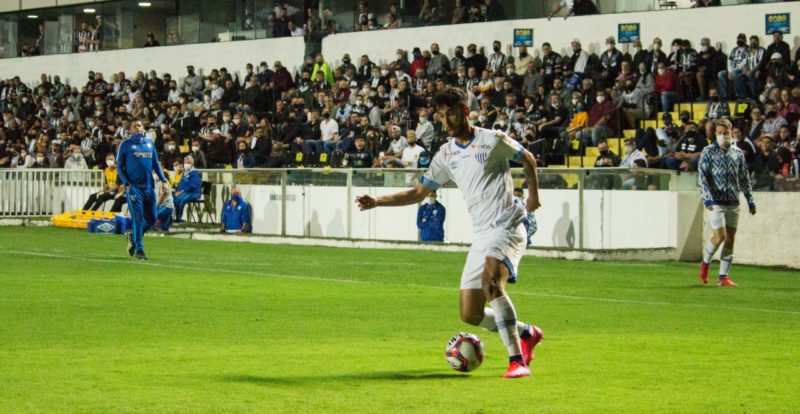 Get&uacute;lio puxava os contra-ataques e foi substituido. Melhor para o Oper&aacute;rio. – Foto: Andr&eacute; Palma Ribeiro;/Ava&iacute; FC