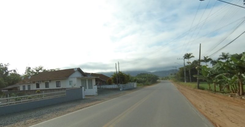 Idosos são feitos de refém durante assalto em Rio dos Cedros – Foto: Reprodução/Google Maps/ND