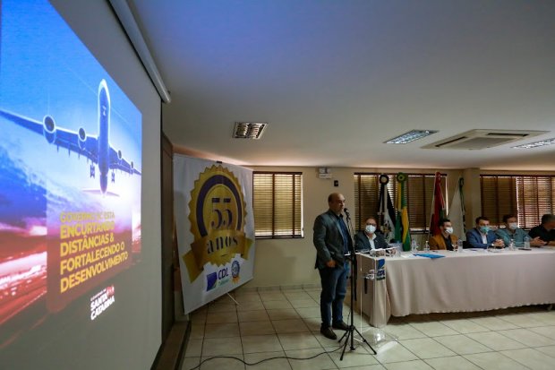 Reunião na CDL de Tubarão com governador discute investimentos nos aeroportos de Jaguaruna e Forquilinha – Foto: divulgação/ND