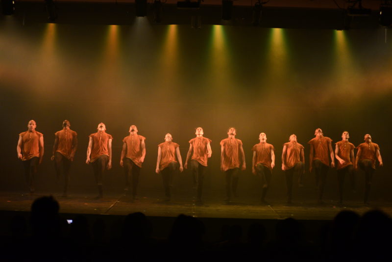 Gladstone (à esquerda) e seus bailarinos durante a Estímulo &#8211; Foto: Nilson Bastian