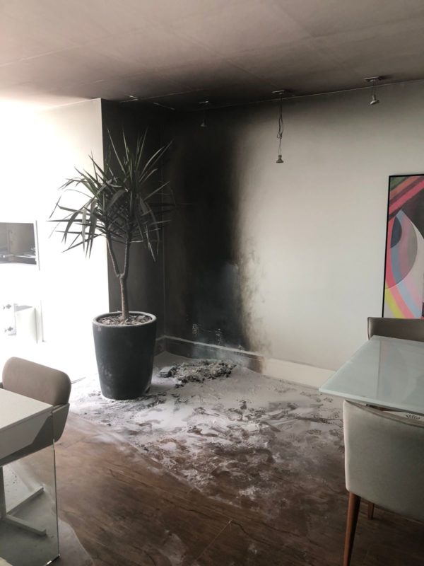 Patinete ficou completamente destru&iacute;do pelas chamas – Foto: Corpo de Bombeiros/Divulga&ccedil;&atilde;o