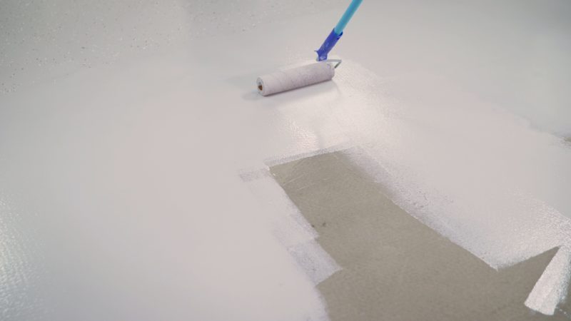Pintura em piso pode ser uma opção econômica para renovar ambiente – Foto: Divulgação