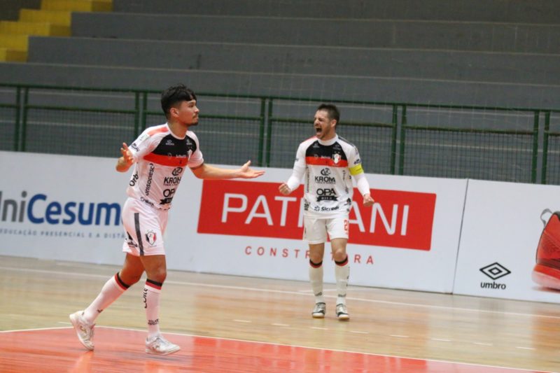 Daniel Shiraishi marcou na sua &#8220;reestreia&#8221; na Liga Nacional depois de sete anos &#8211; Foto: Juliano Schmidt/JEC Futsal/Divulgação/ND