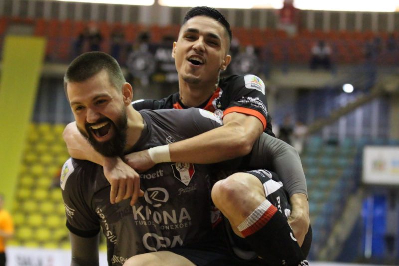Em partida praticamente perfeita, JEC Futsal goleia a Intelli e sai na frente nas oitavas da Liga Nacional – Foto: Juliano Schmidt/JEC Futsal/Divulgação/ND