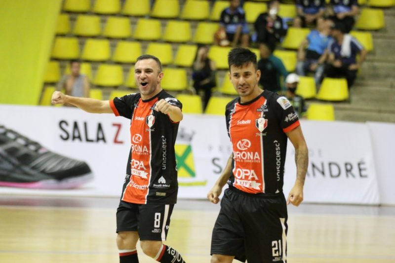 Depois da vit&oacute;ria fora de casa, JEC Futsal s&oacute; precisa do empate para avan&ccedil;ar &agrave;s quartas de final – Foto: Juliano Schmidt/JEC Futsal/Divulga&ccedil;&atilde;o/ND