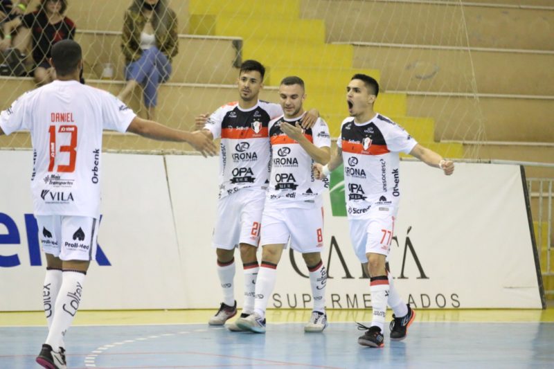 Tricolor ficou no 1 a 1 e mant&eacute;m a lideran&ccedil;a do Estadual – Foto: Juliano Schmidt/JEC Futsal/Divulga&ccedil;&atilde;o/ND