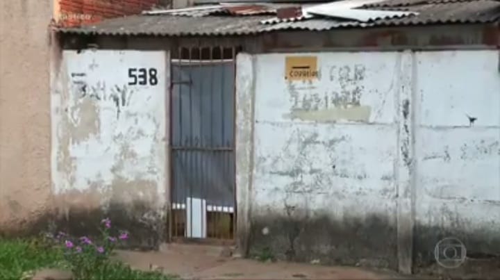 Um quarto e um cômodo: era este o espaço que João Bernardo dividia com a mãe – Foto: Foto/ Arquivo Pessoal