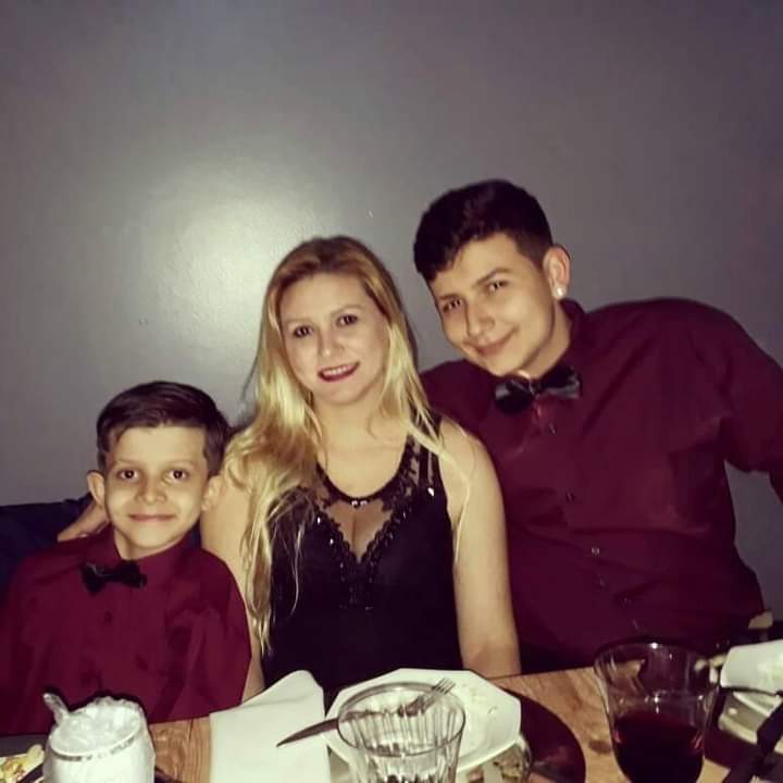 João Bernardo, a mãe Daiane e o irmão Kauã voltaram a morar juntos – Foto: Arquivo pessoal/ND