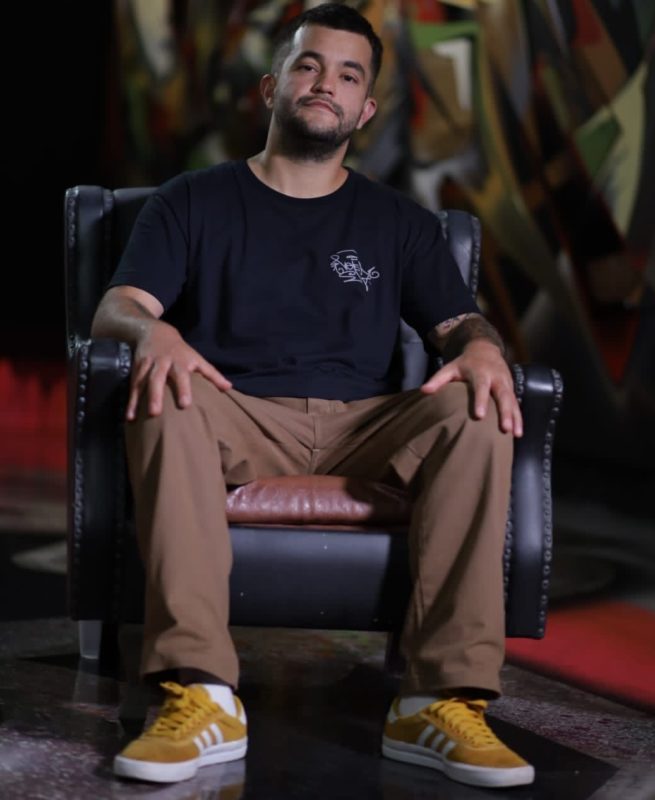 Artista visual, artista plástico e grafiteiro, prazer João Vejam