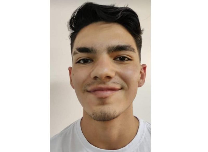 Arthur Espíndola, de 16 anos, dirigia o carro que se abriu no meio após bater contra uma carreta – Foto: Arquivo Pessoal/ND