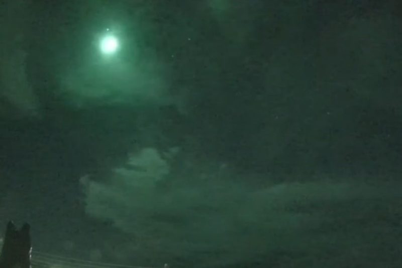 Meteoro “bola de fogo” cruzou o céu de SC – Foto: Jocimar Justino/Divulgação