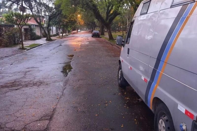 Família joinvilense estacionou van em uma rua tranquila e foi surpreendida – Foto: Arquivo pessoal