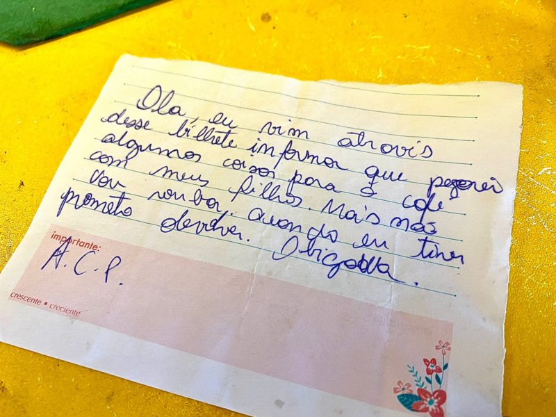 M&atilde;e deixou bilhete explicando que pegou comida para os filhos – Foto: Mois&eacute;s Stuker/NDTV