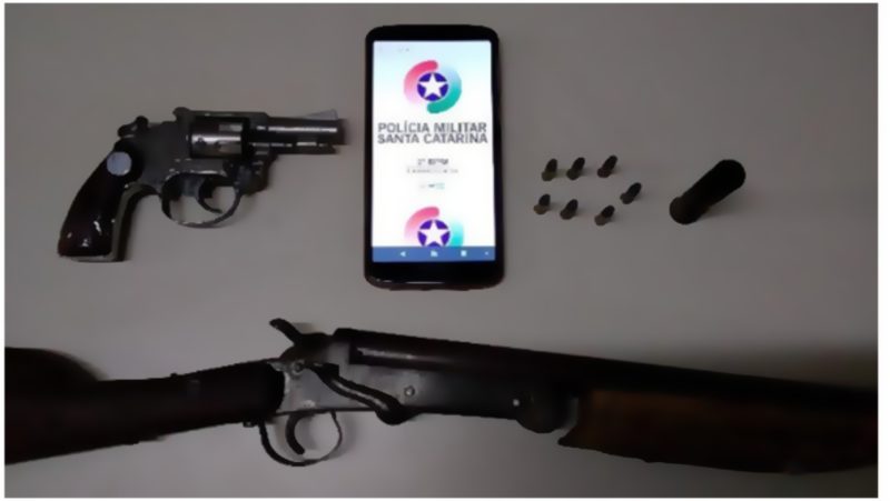 Material foi apreendido na casa do suspeito, conforme a pol&iacute;cia – Foto: PM/ND