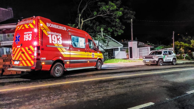 Policial civil foi achado morto com perfurações de faca no pescoço em São Miguel do Oeste &#8211; Foto: Marcos Lewe/Rádio 103 FM/ND