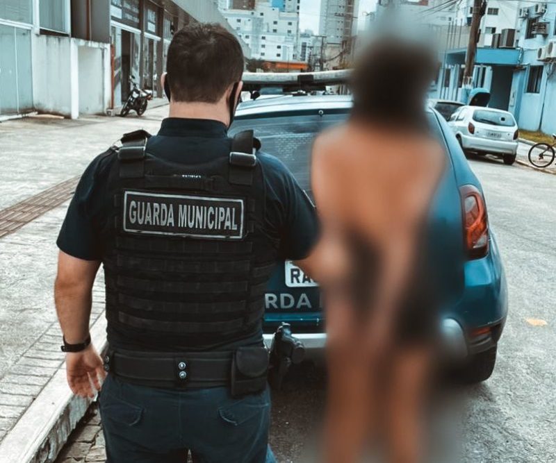 Garota de Programa teria danificado o carro e agredido cliente que não aceitou valor do programa &#8211; Foto: Guarda Municipal BC/Reprodução