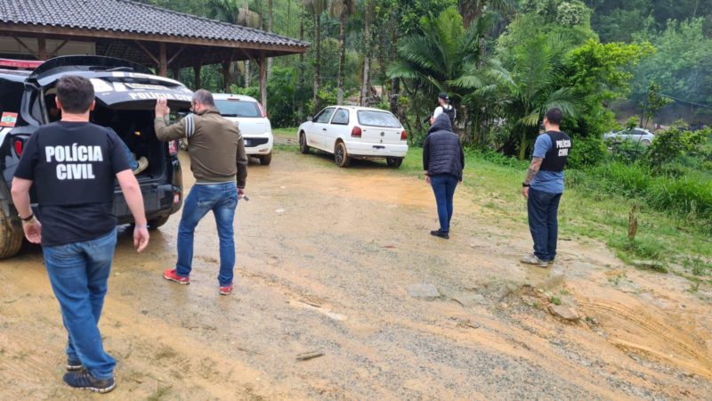 Homem foi preso em aldeia de Biguaçu, na Grande Florianópolis – Foto: Divulgação/Polícia Civil