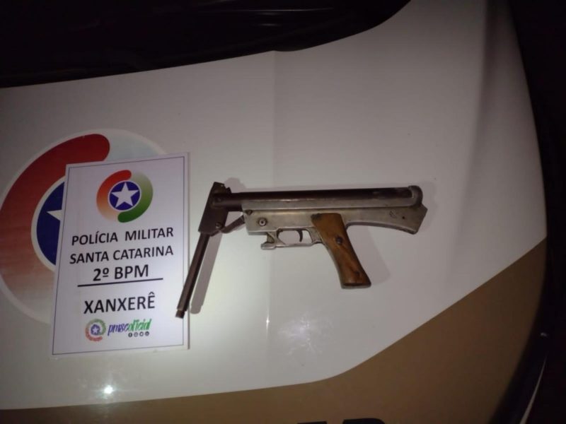 Arma foi apreendida pela Polícia Militar. – Foto: Polícia Militar/Divulgação/ND
