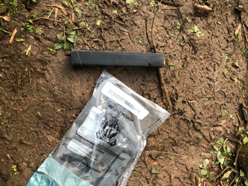 Arma foi deixada pelo trajeto ap&oacute;s fuga – Foto: Divulga&ccedil;&atilde;o/PMSC