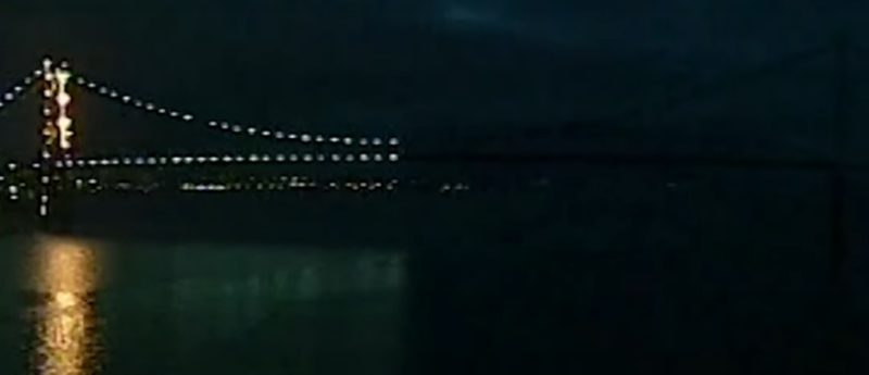 A imagem da Ponte Herc&iacute;lio Luz acessa apenas na metade ligada ao Continente marcou quem estava na Ilha durante o apag&atilde;o – Foto: Reprodu&ccedil;&atilde;o/NDTV RecordTV