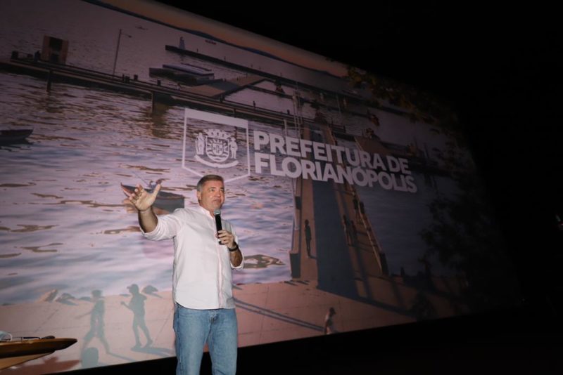 Prefeito Gean na apresentação do projeto de Marina na Beira-Mar