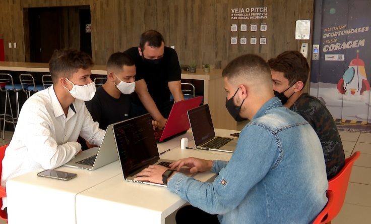 ONG oferece qualificação em TI para jovens de Blumenau – Foto: Vinicius Bretzke/NDTV