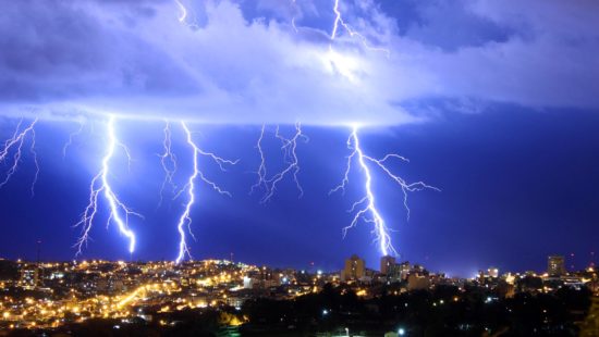 Granizo, raios e ventos fortes: temporais severos ameaçam Santa Catarina