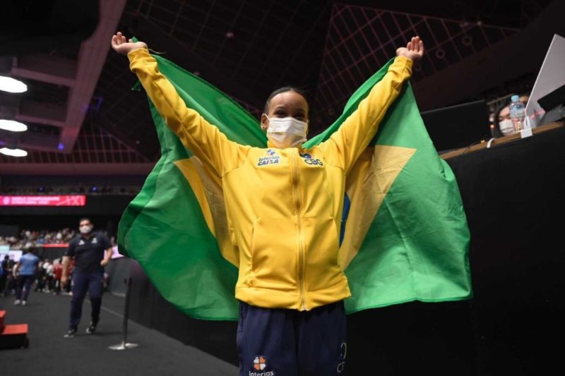 Rebeca Andrade conquistou ouro e prata no Mundial; levou como a principal atleta brasileira do ano &#8211; Foto: International Gymnastics Federation/Divulgação