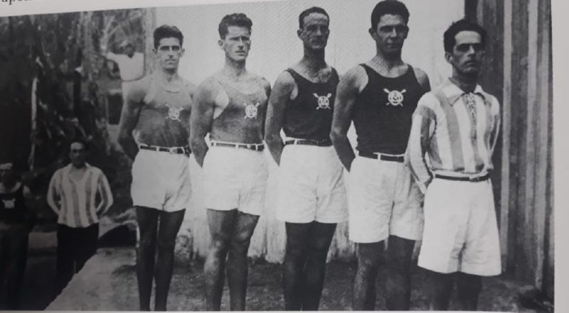 Da esquerda para a direita, uma das primeiras forma&ccedil;&otilde;es do Clube N&aacute;utico Riachuelo: Eduardo M&uuml;ller, Max M&uuml;ller, Alberto Moritz, Orlando Cunha e D&eacute;cio Couto. – Foto: Remando nas &Aacute;guas da Hist&oacute;ria/Maury Dal Grande Borges