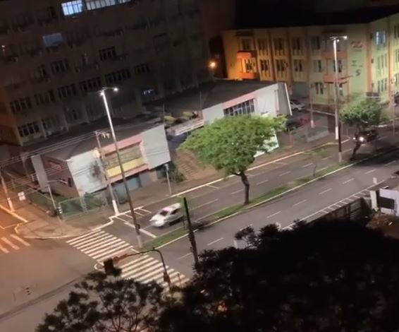 Moradores assistiram a perseguição de seus apartamentos e gravaram – Foto: Reprodução/ND
