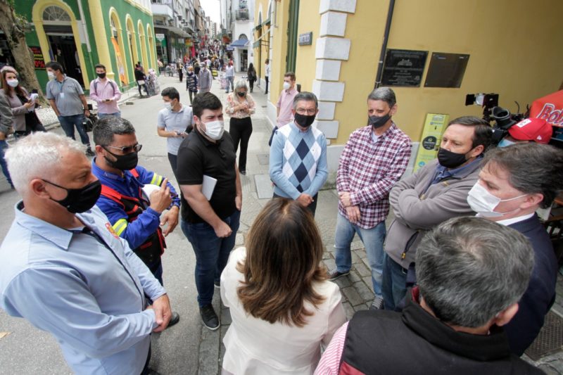 Reunião sobre segurança e estrutura do Mercado Público de Florianópolis