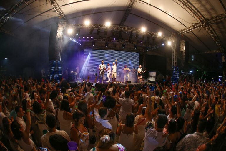 Festas de Ano Novo em Florianópolis com parceria do Clube NDmais oferecem até 10% de desconto no ingresso &#8211; Foto: Réveillon Mágico/Divulgação