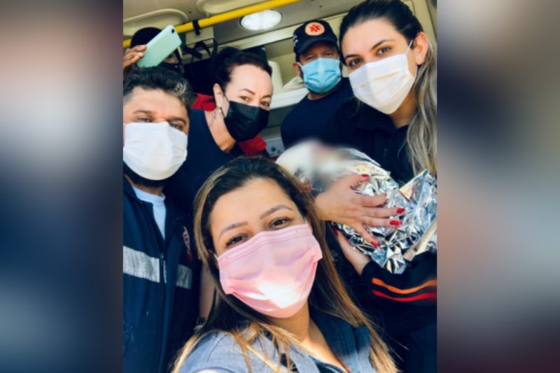 Beb&ecirc; nasceu dentro de ambul&acirc;ncia do Samu. – Foto: Samu/Divulga&ccedil;&atilde;o/ND