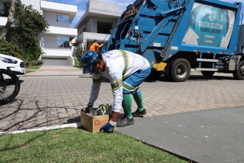 Resid&ecirc;ncias unifamiliares devem acondicionar os vidros em recipientes retorn&aacute;veis (baldes ou engradados) ou em caixas de papel&atilde;o – Foto: Marcos Albuquerque/PMF/Divulga&ccedil;&atilde;o/ND