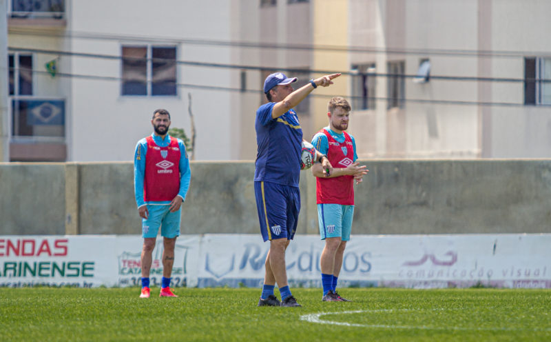 Claudinei Oliveira ter&aacute; o desfalque de Bet&atilde;o para a partida desta sexta-feira – Foto: Leandro Boeira/Ava&iacute; F.C