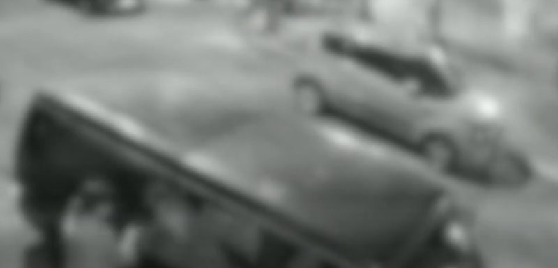 Moradores flagraram homens suspeitos saindo de uma van na regi&atilde;o central da Lagoa da Concei&ccedil;&atilde;o – Foto: Reprodu&ccedil;&atilde;o/NDTV RecordTV